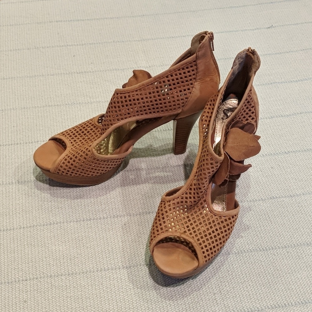 Size 11 Sofft Suede Heels